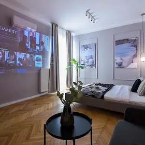 Modern - Central With Wall Projector Near Radisson Apartament